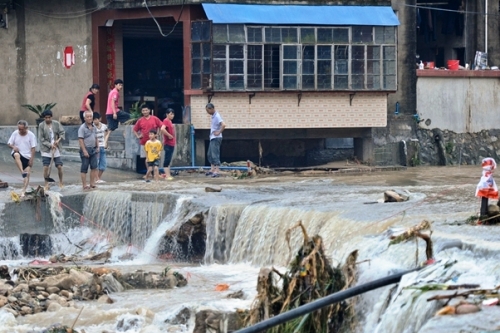 guangzhou rain flooding landslides zengcheng conghua