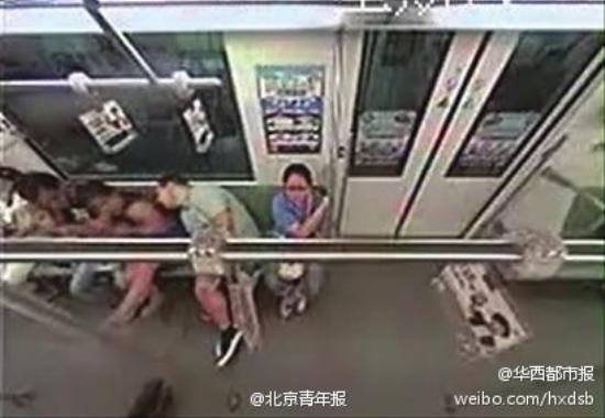 foreigner faints on shanghai metro