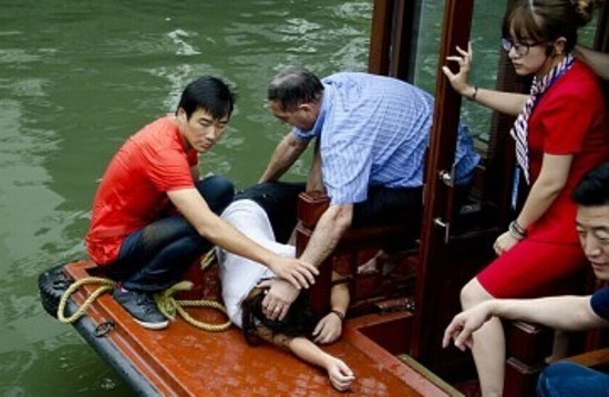 nanjing suicide rescue lake foreigner