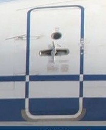 unsecured door airliner china air open