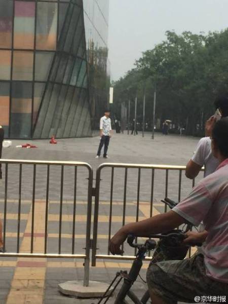 sanlitun sword stabbing