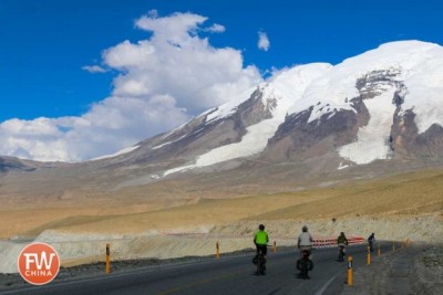 Biking-Karakoram-625x417