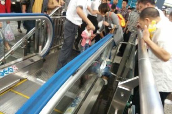 chongqing escalator fatality 05