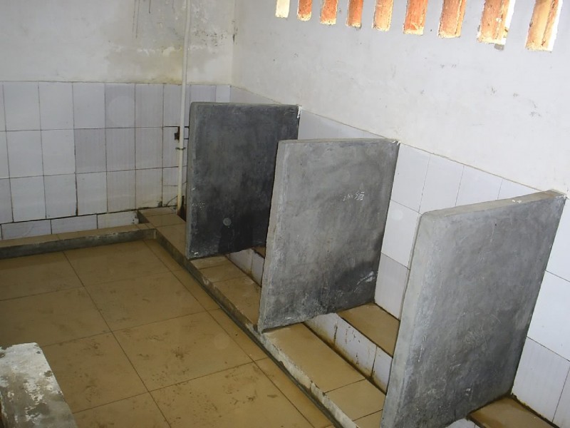 chinese-public-bathroom-01-800x600.jpg